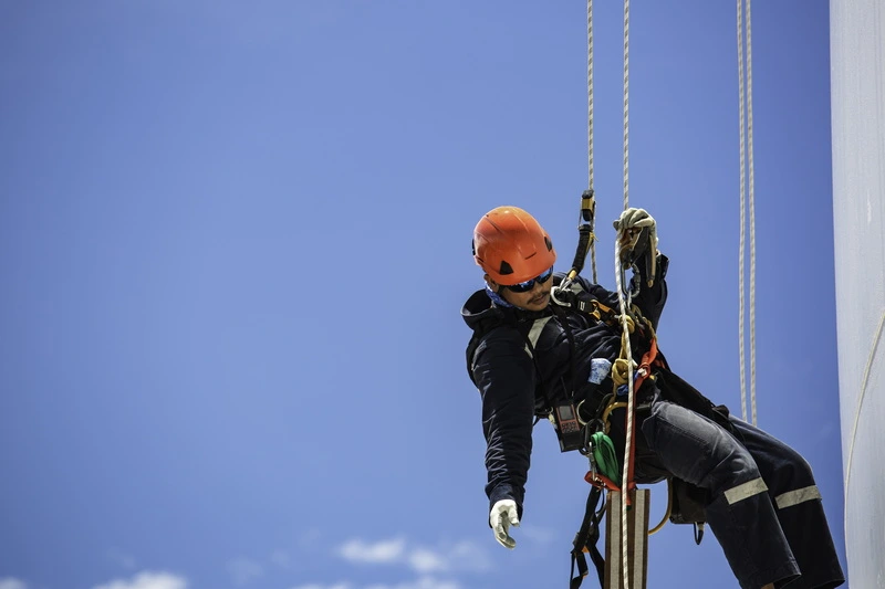 Mengapa K3 Akses Tali Wajib Diterapkan dalam Certified Tower Climbing